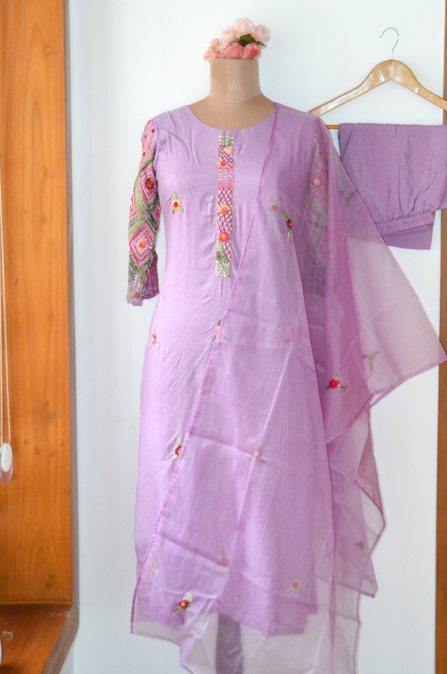 மலர்விழி (Malarvizhi – “Flower Eyed Beauty”)