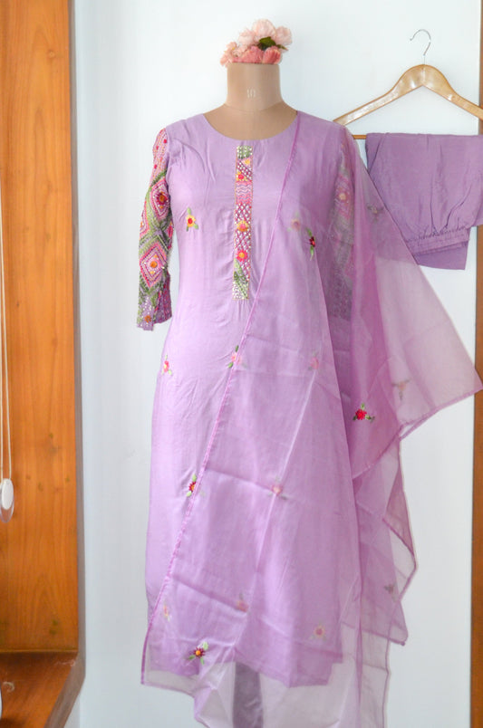 மலர்விழி (Malarvizhi – “Flower Eyed Beauty”)